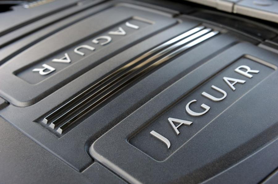  Jaguar XF Supercharged 2010 года  (фото 32 из 56)